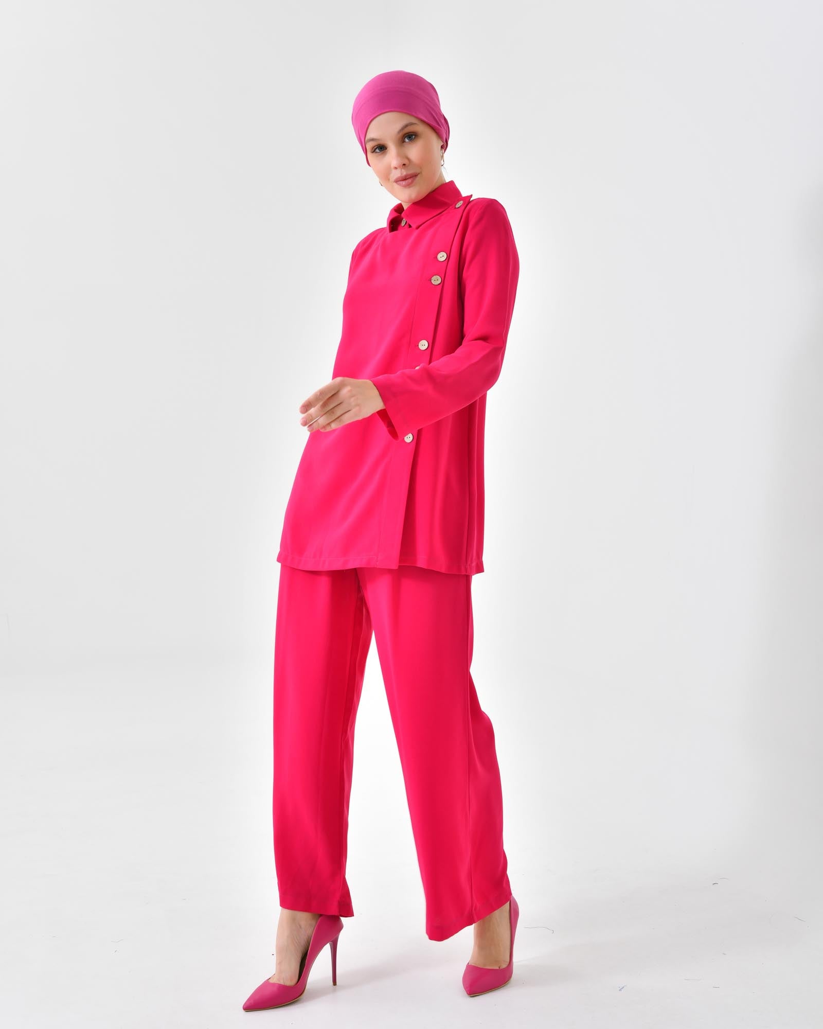 Hijab Zweiteiler- Damen Zweiteiler - Bluse mit Knopfdetails vorne und breite Hose