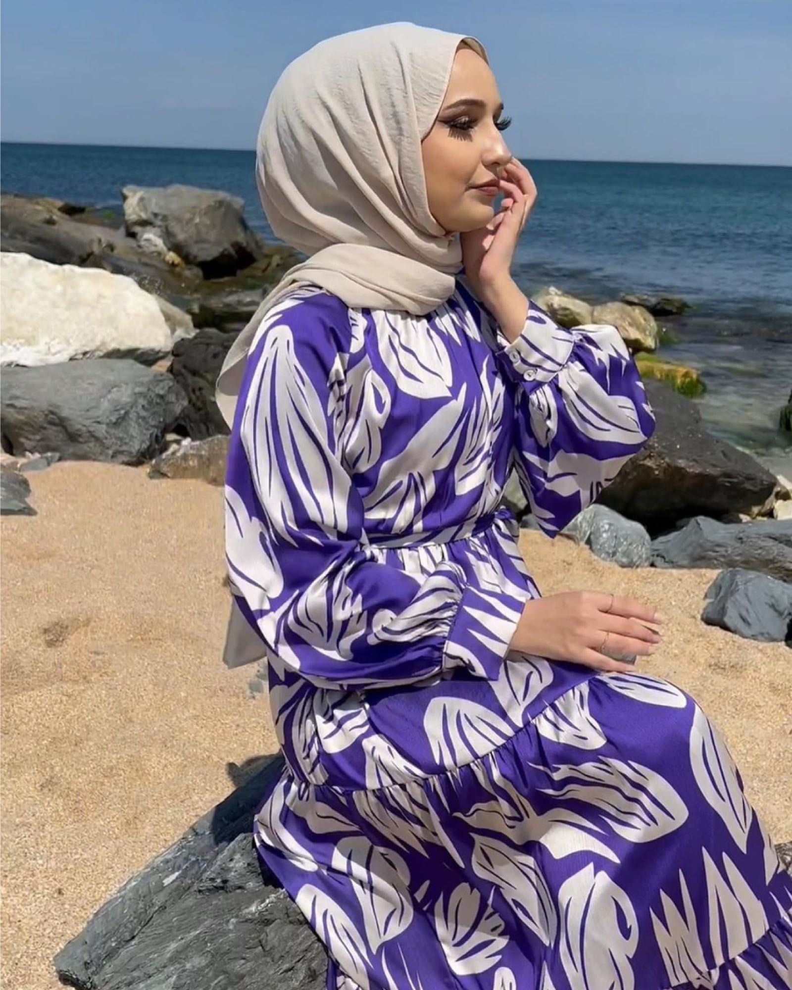 Damenkleidung Hijab Sommerkleid Satinstoff mit gemustert und Gefüttert, mit Bindegürtel
