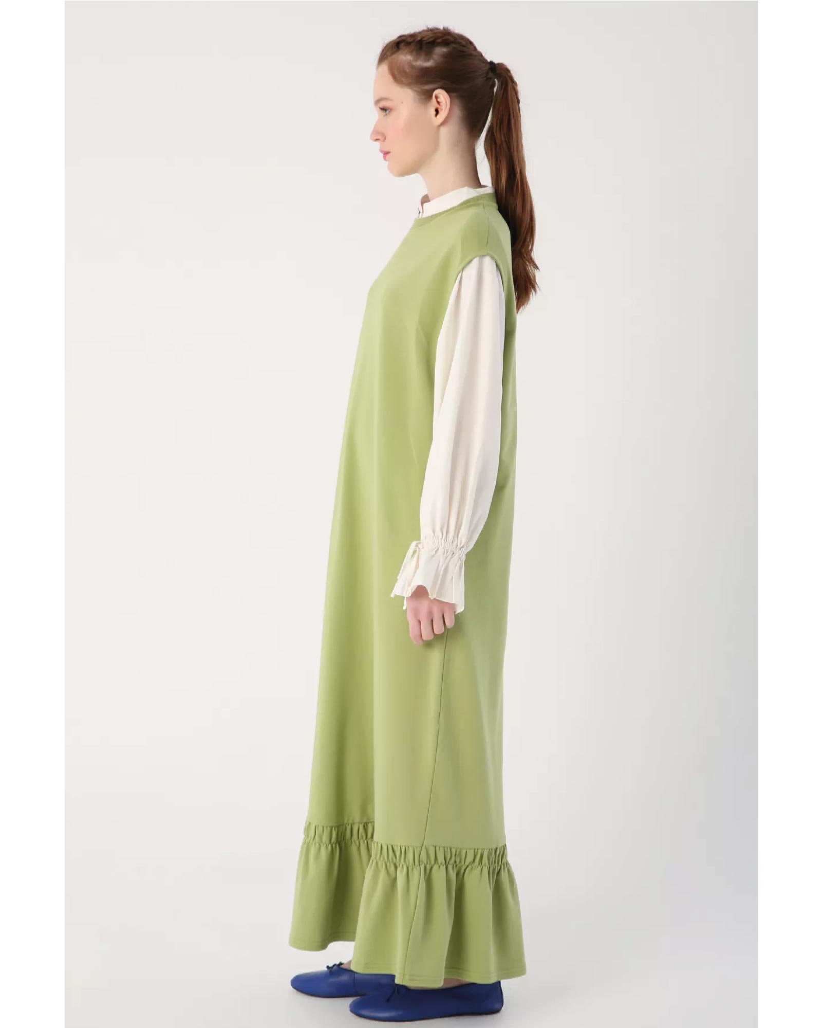 Hijab dress with flounce skirt and sleeveless
