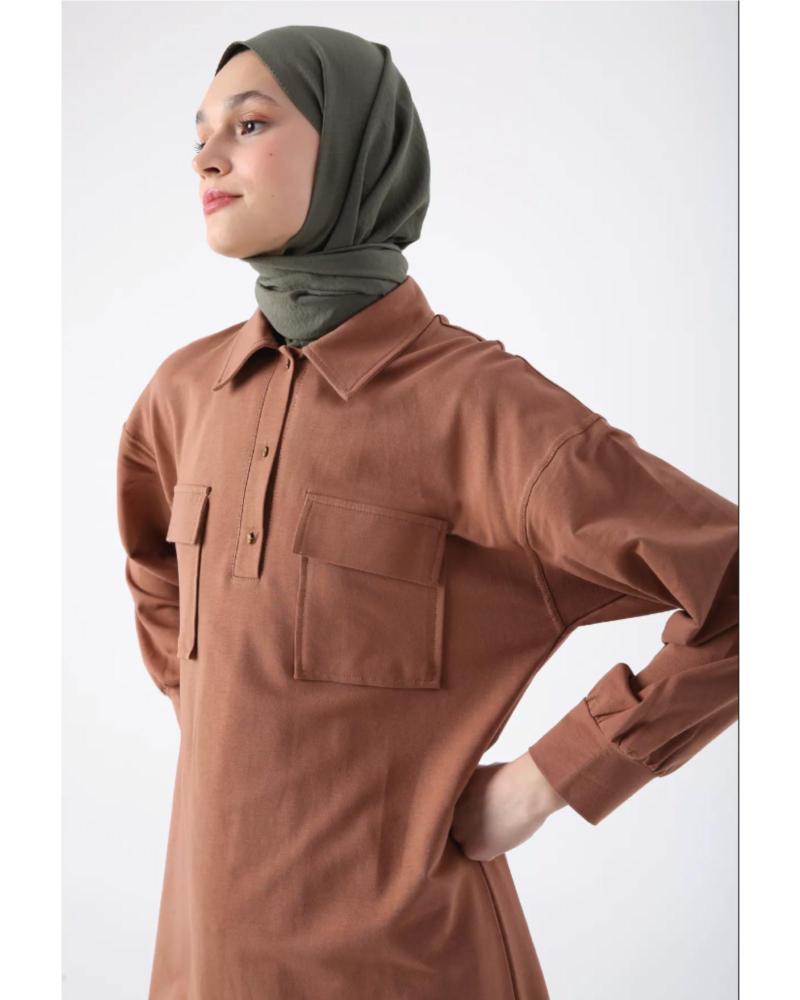 Hijab- Half-buttoned hooded tunic with embroidery and pockets