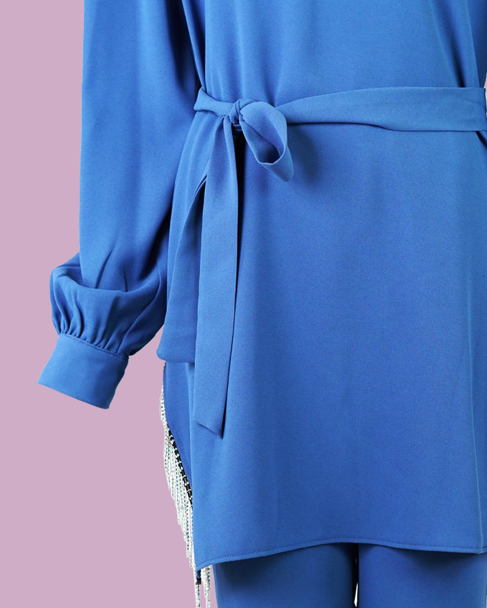 Zweiteiler Bluse mit Kettendetail am Schlitz und Hose