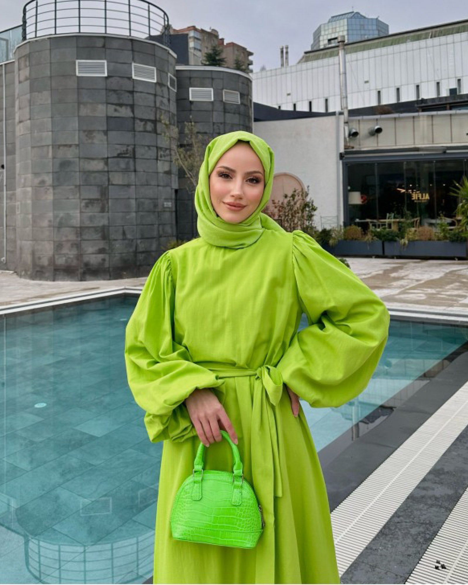 Hijab- Kleid- Damenkleidung mit Ballonärmel, Rüschen und Bund