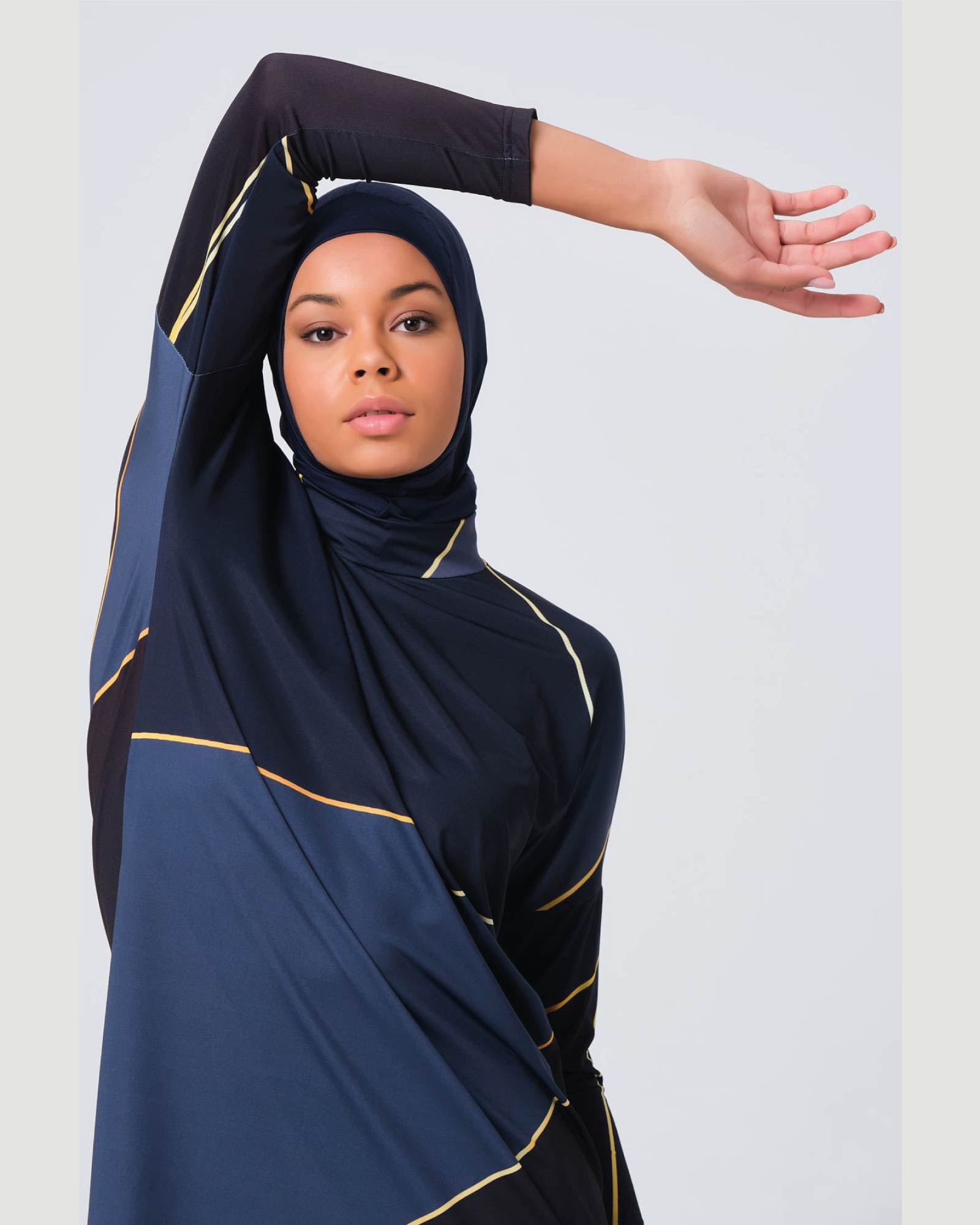Hijab-Badeanzug mit Gold Detailliert  5er Set