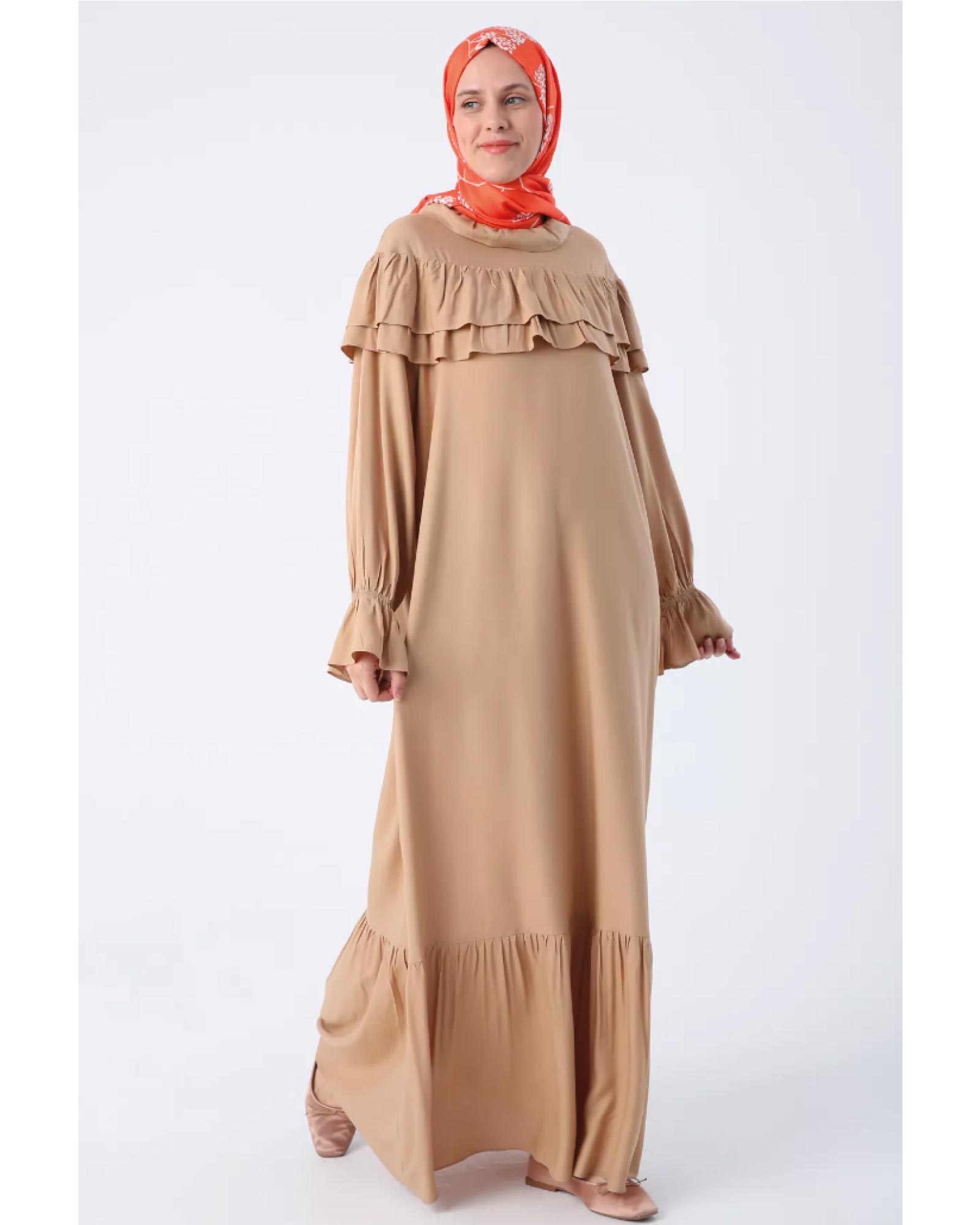 Hijab- Kleid mit Rüschen an Schultern und Ärmeln