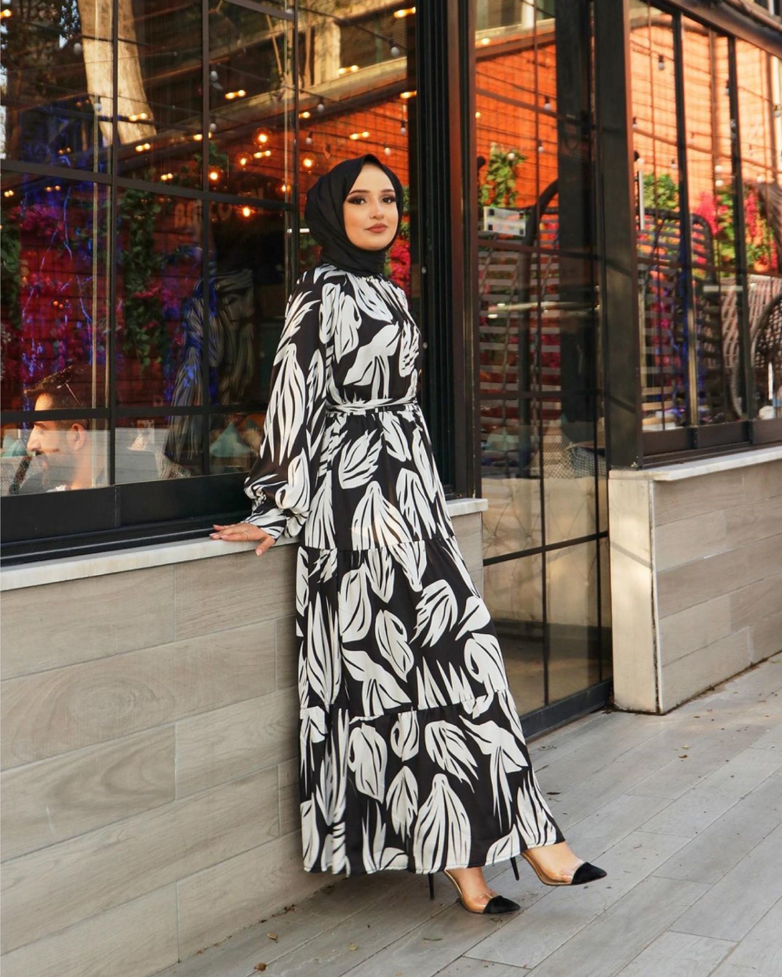 Damenkleidung Hijab Sommerkleid Satinstoff mit gemustert und Gefüttert, mit Bindegürtel