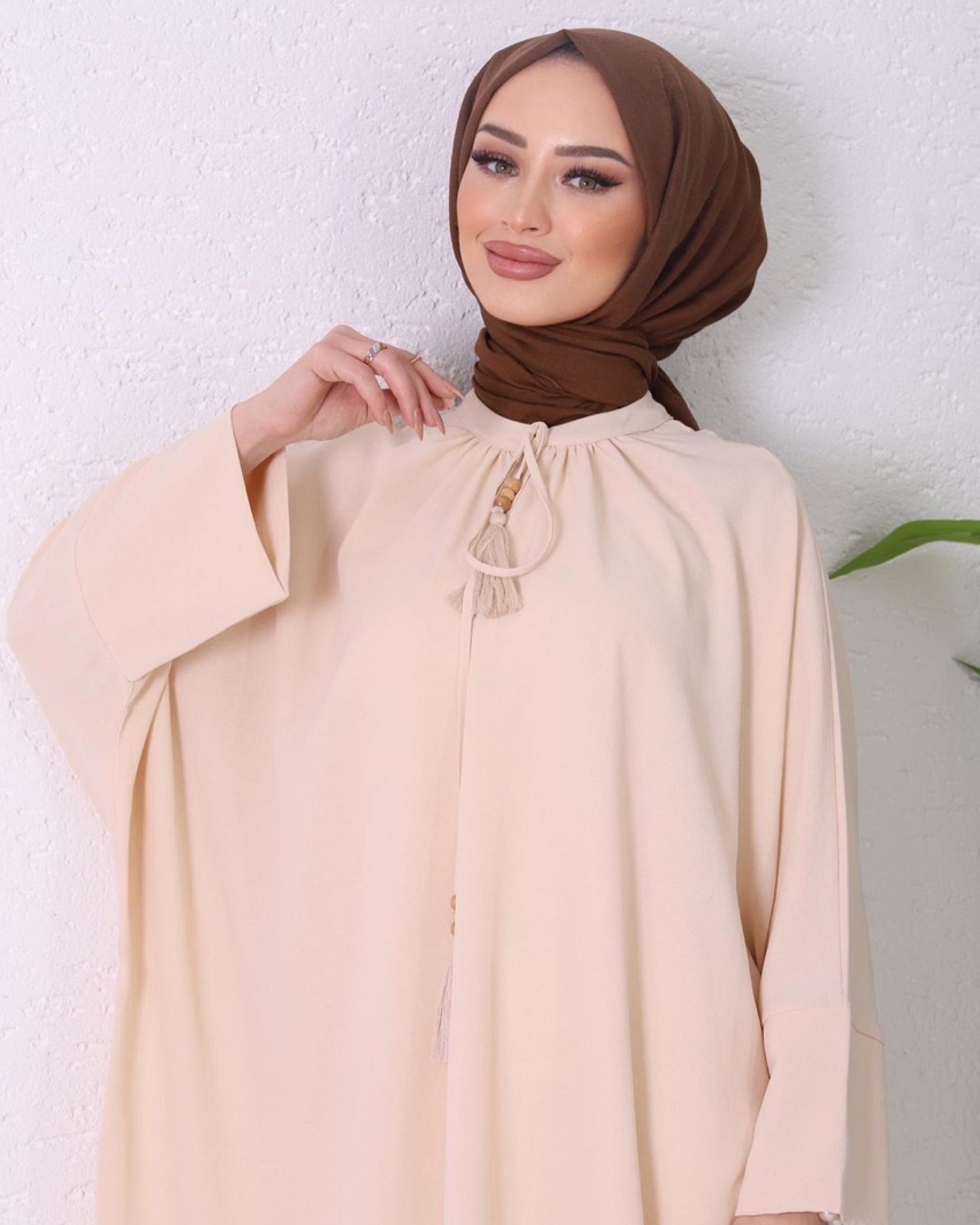 Hijab-Tunika Oversize-Schnitt mit Fledermausärmeln und Fransenverzierungen am Ausschnitt