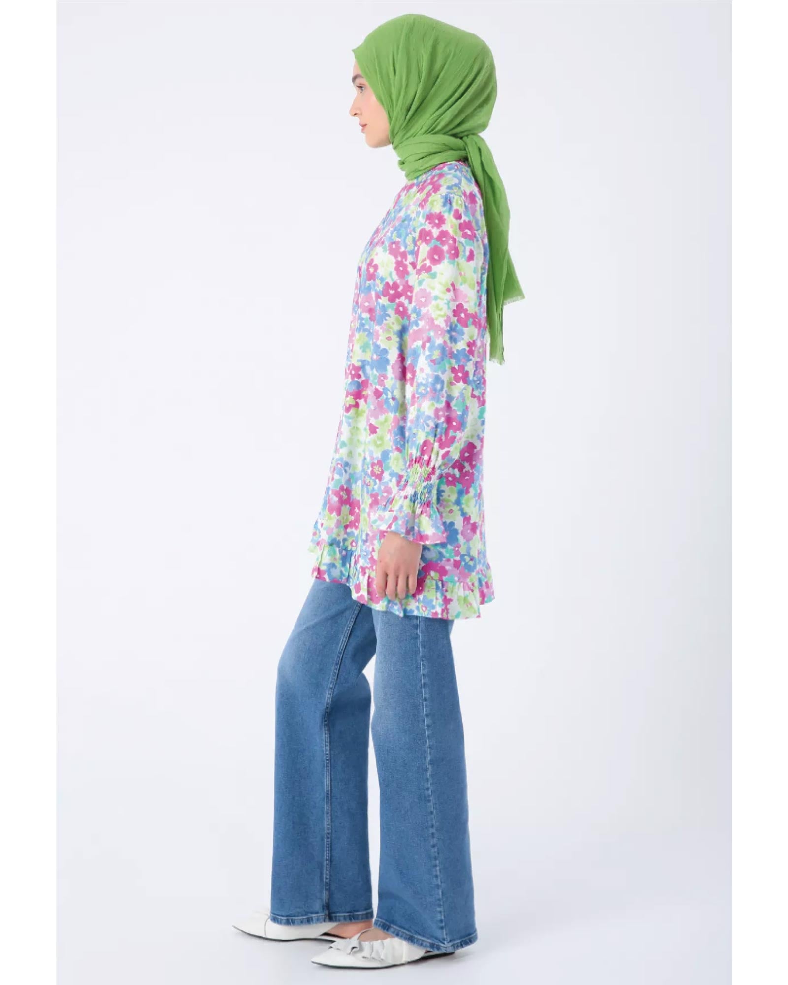Hijab- Viskose-Rock mit Rüschen am Saum und gemustertes Tunika mit Rüschen an den Ärmeln