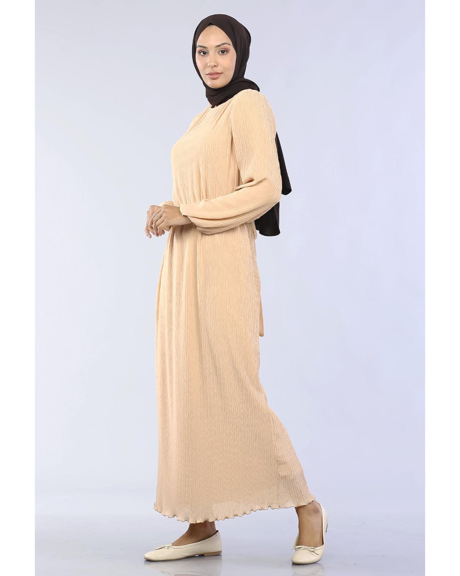Hijab Kleid mit Futter, Gürtel mit Ketten-Details und Plissee