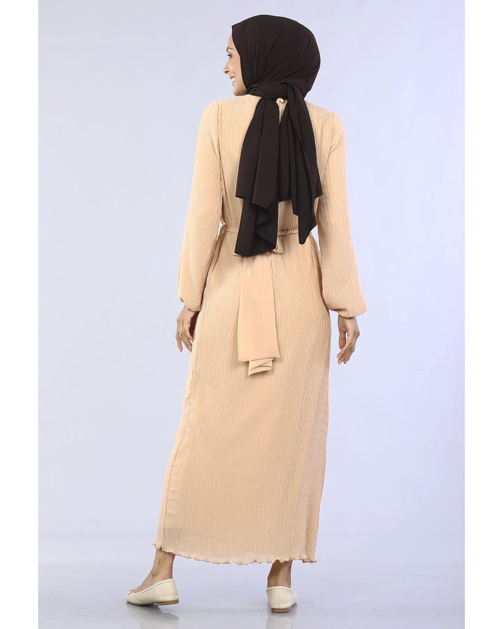 Hijab Kleid mit Futter, Gürtel mit Ketten-Details und Plissee