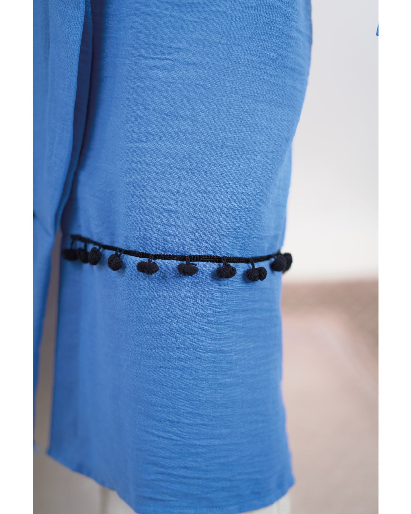 Hijab - Kleid lang mit Borten- und Knopfdetail