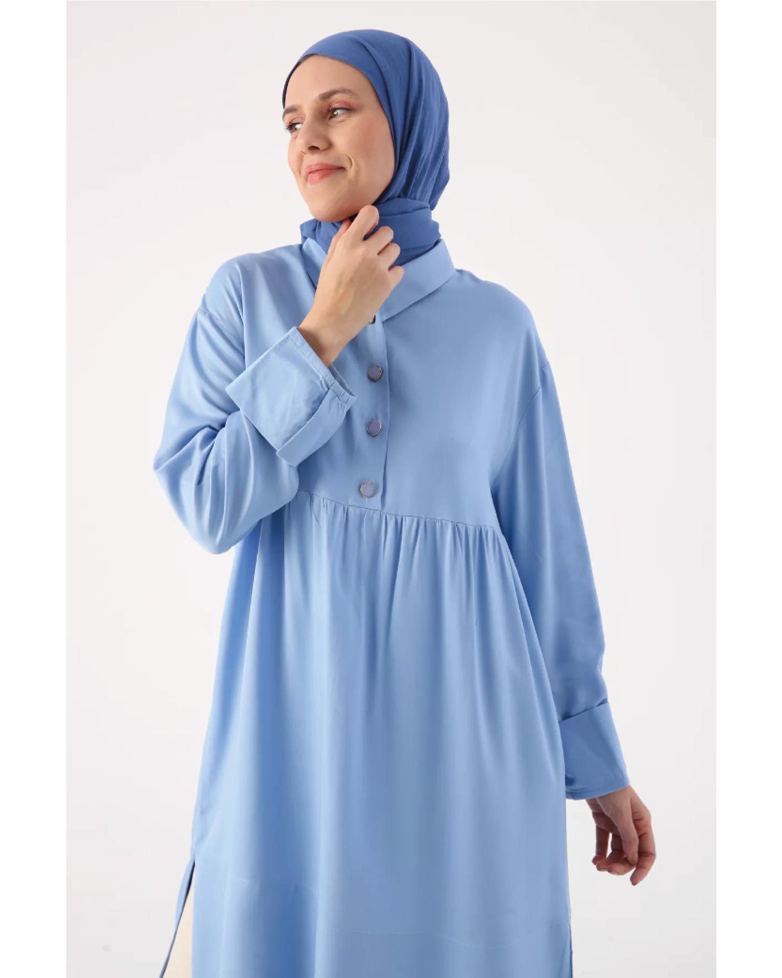 Hijab- Tunika mit halber Knopfdetail