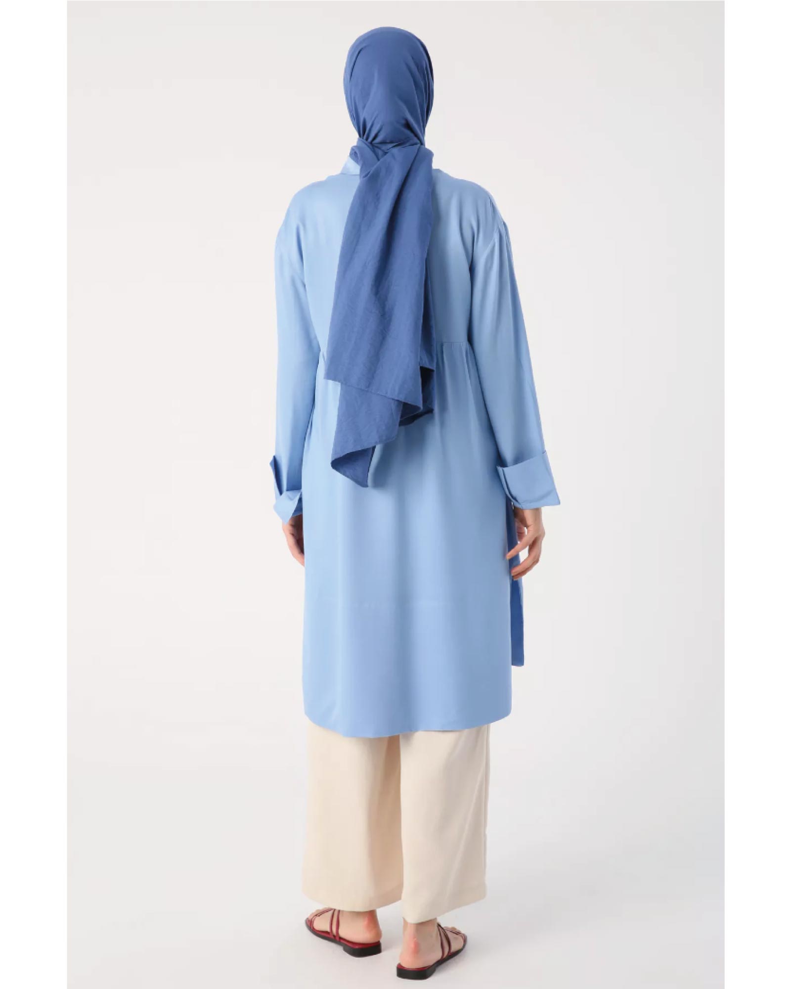 Hijab- Tunika mit halber Knopfdetail
