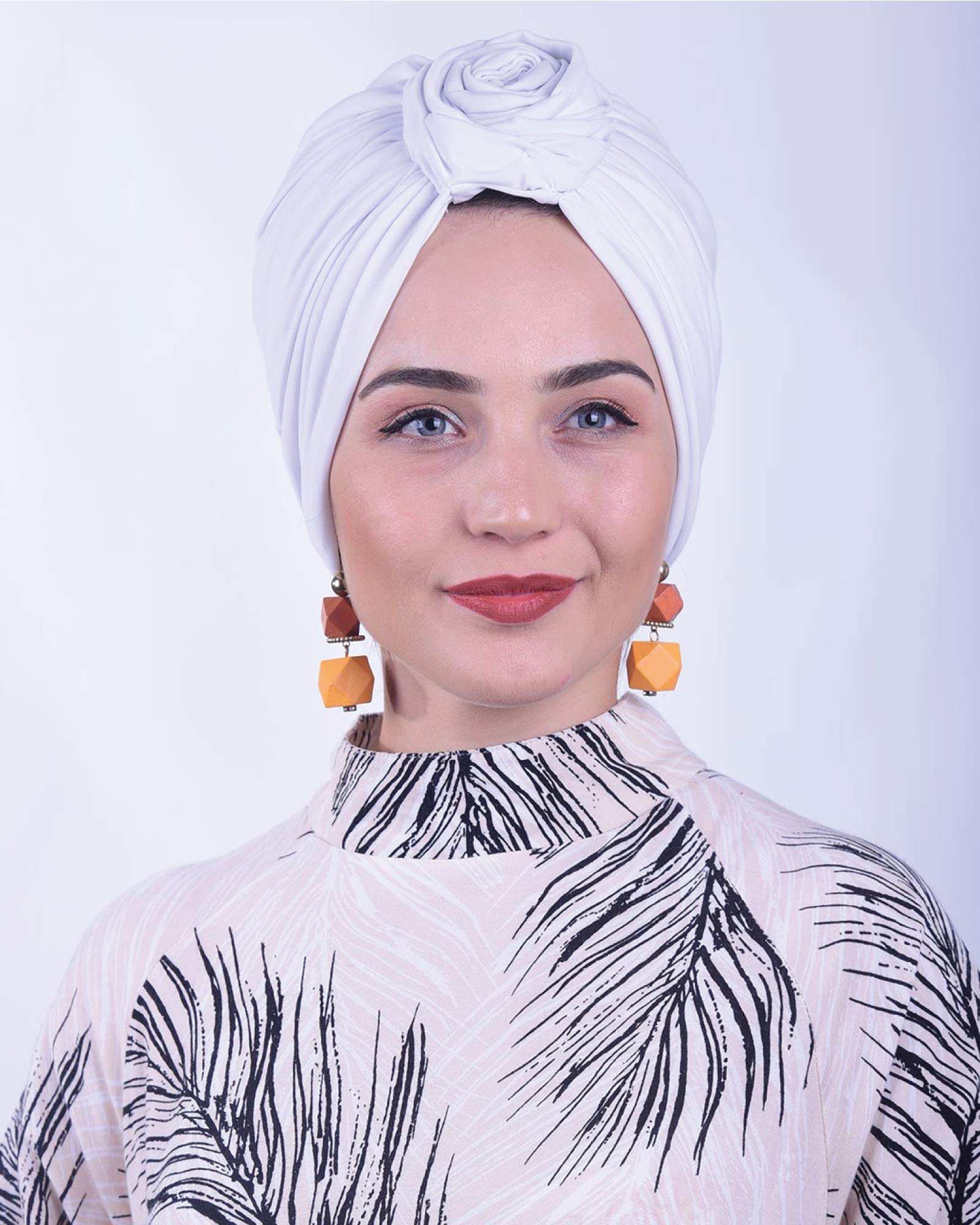Beidseitiger Hijabi Kopftuch mit Form Weiß
