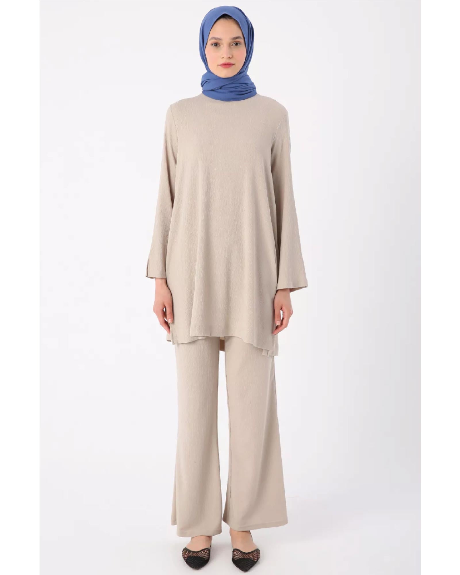 Hijab- Tunika-Hose-Zweitiler mit Ärmeln und Seitenschlitzen und Rundhalsausschnitt