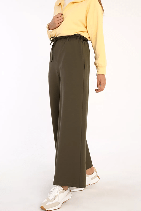 Wide-leg cotton trousers with a gathered waist